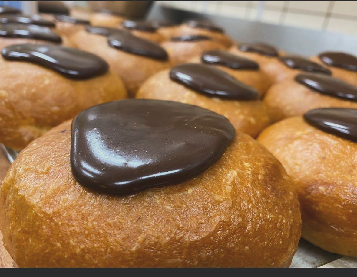 Bedstebolle med marcipan og creme